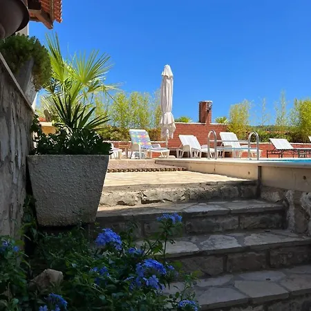 With Swimming Pool Apartman