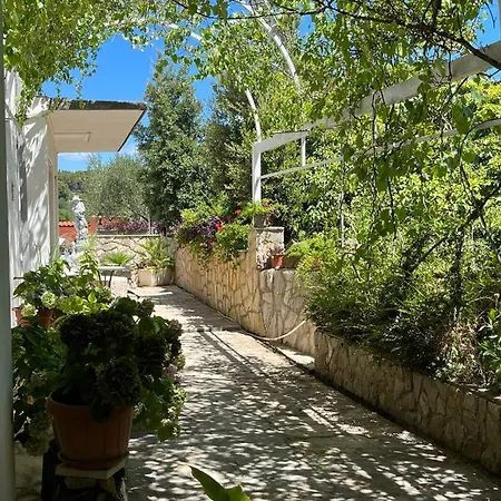 With Swimming Pool Apartman