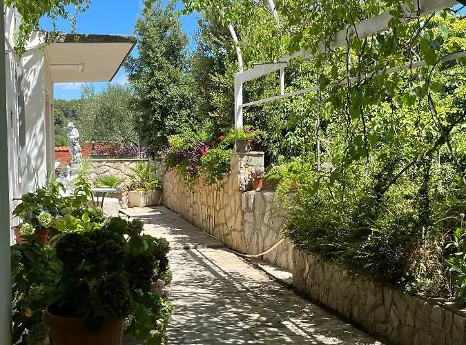 With Swimming Pool Apartmán