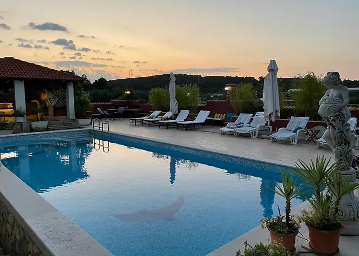 With Swimming Pool * ييلسا