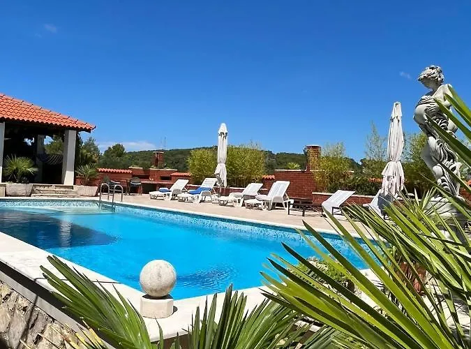 With Swimming Pool شقة